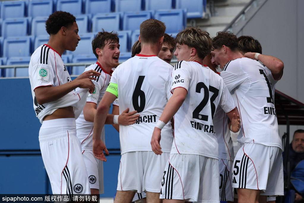 巴萨球迷团体抗议！欧冠高危战闭门进行，呼吁驱逐以色列球队